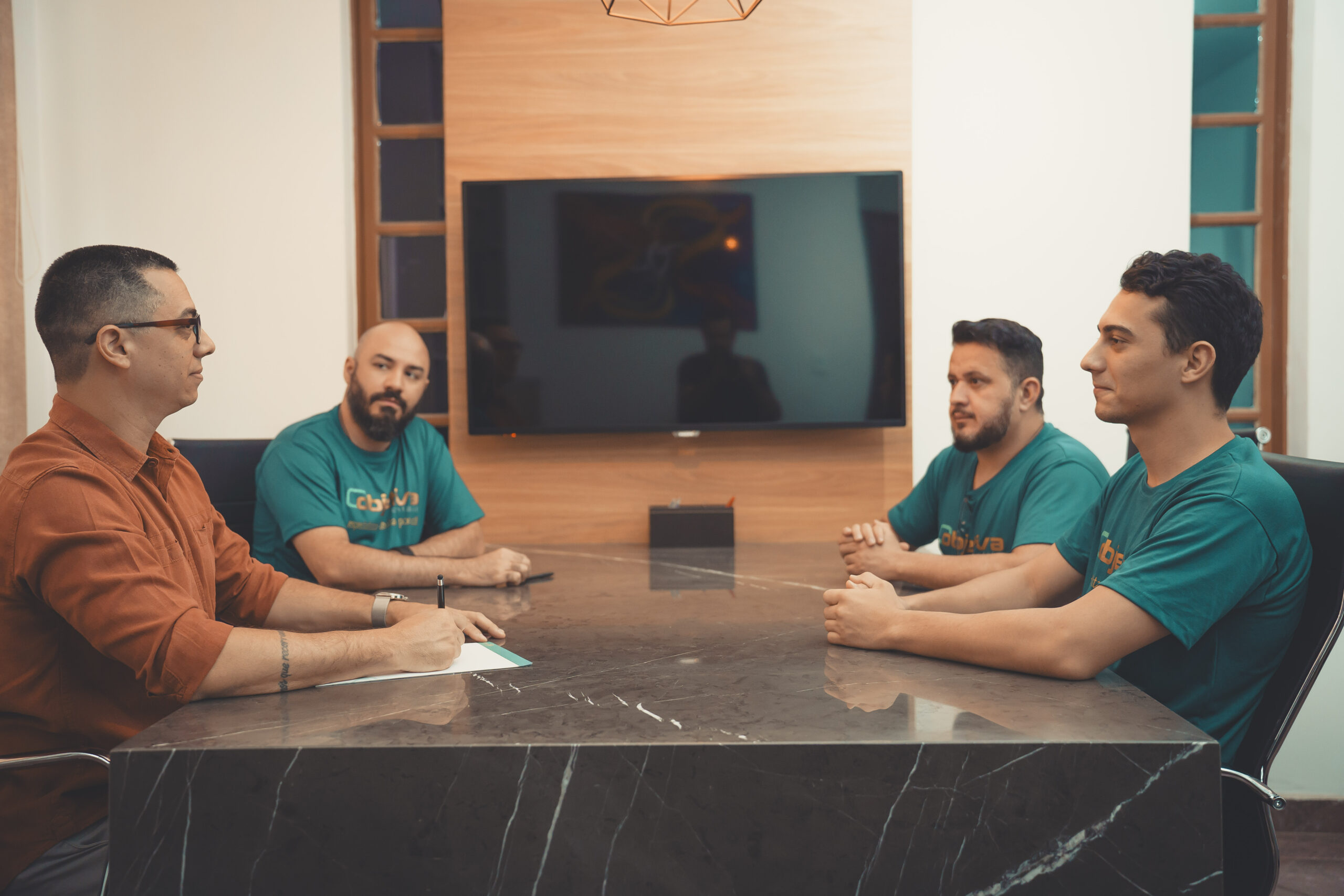 Equipe da Objetiva Contábil em reunião